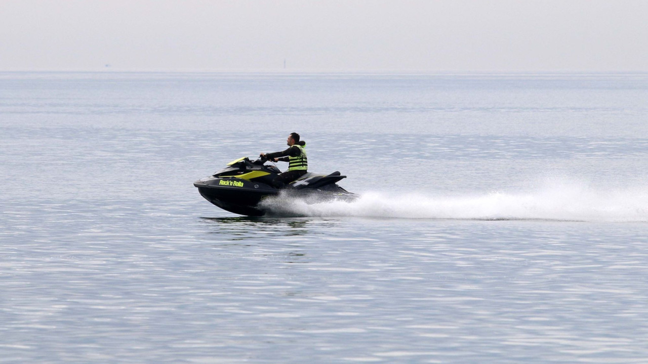 Απαγόρευση θαλάσσιων σπορ και jet ski στις παραλίες της Αττικής