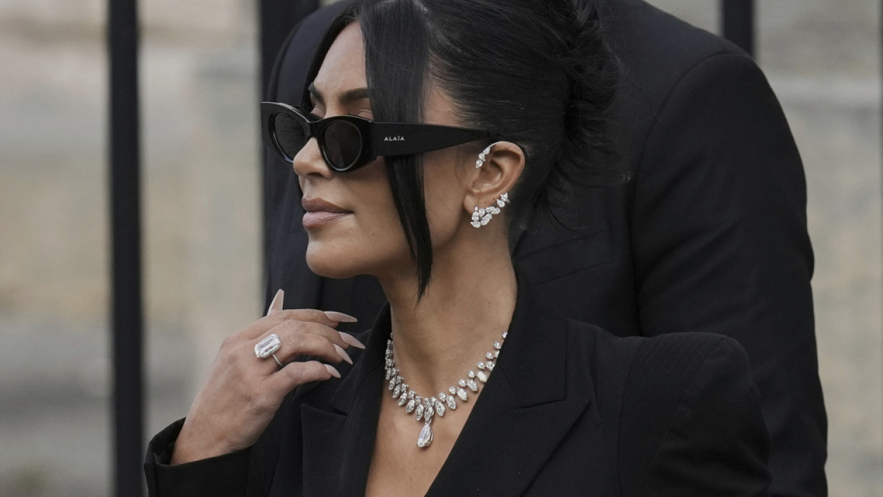 Kim Kardashian: Χρησιμοποίησε την αποζημίωση από τη ληστεία στο Παρίσι για να αγοράσει διαμαντένιο δαχτυλίδι
