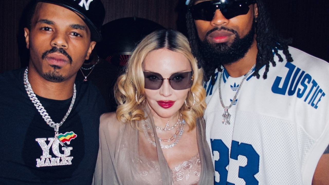 Madonna: H «βασίλισσα της ποπ» έβαλε το σουτιέν της και πήγε στο πάρτι του 29χρονου συντρόφου της Madonna: H «βασίλισσα της ποπ» έβαλε το σουτιέν της και πήγε στο πάρτι του 29χρονου συντρόφου της