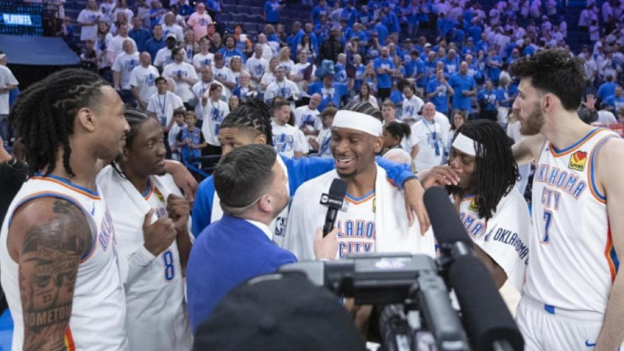 NBA: Πήρε Rolex σε όλους τους συμπαίκτες του για το MVP o Γκίλτζιους-Αλεξάντερ NBA: Πήρε Rolex σε όλους τους συμπαίκτες του για το MVP o Γκίλτζιους-Αλεξάντερ