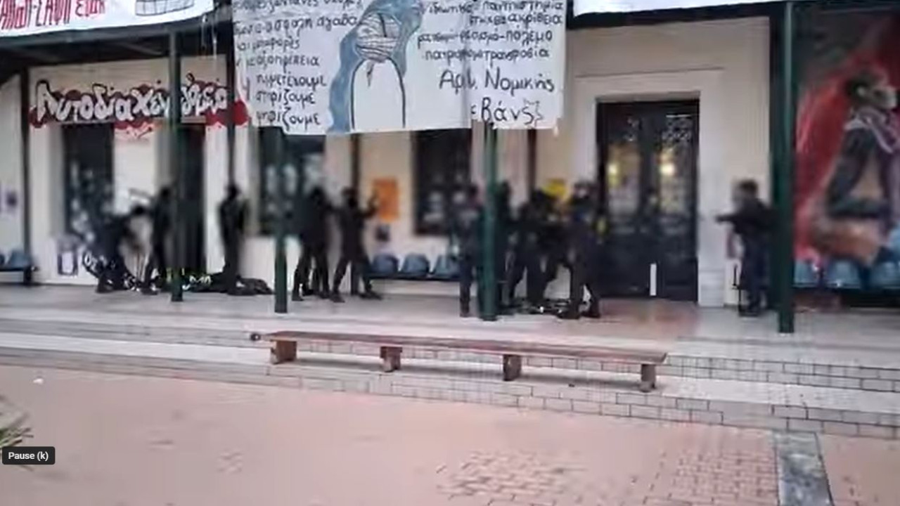 Αστυνομική επιχείρηση σε χώρους της Νομικής Αθηνών – Βίντεο Αστυνομική επιχείρηση σε χώρους της Νομικής Αθηνών – Βίντεο