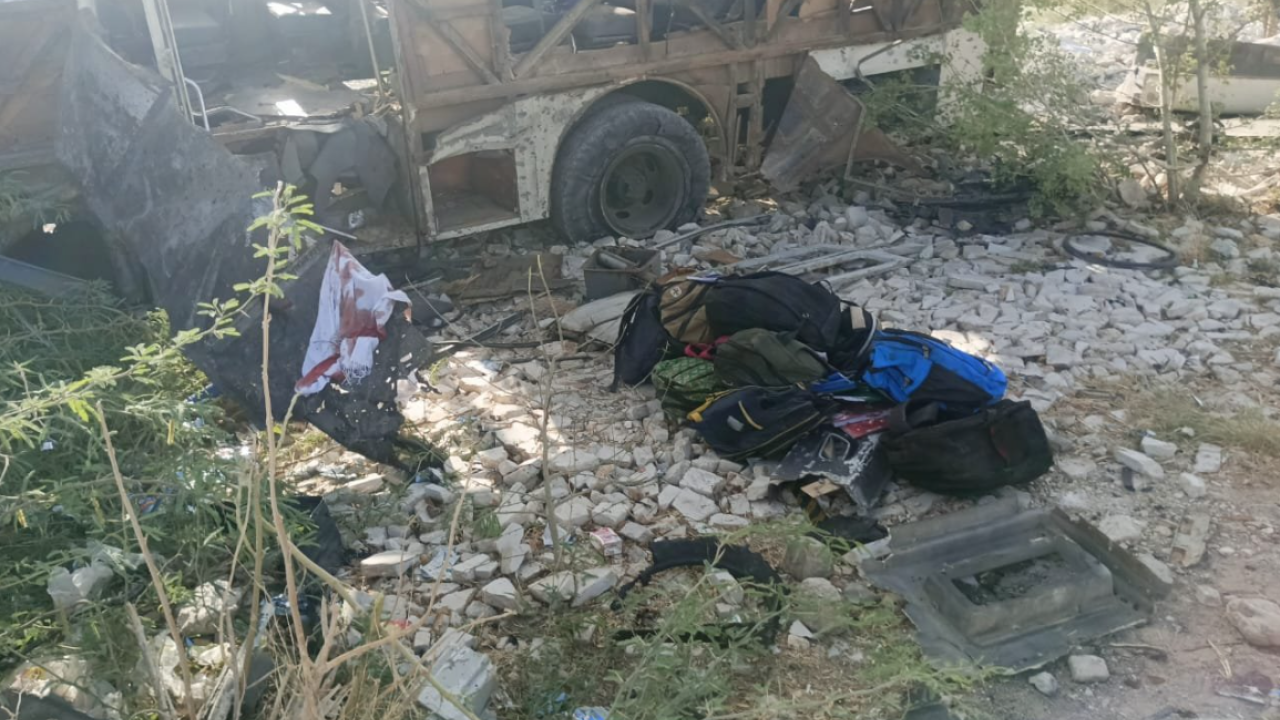 Βομβιστής αυτοκτονίας σκοτώνει πέντε άτομα σε σχολικό λεωφορείο στο Μπαλουχιστάν του Πακιστάν Βομβιστής αυτοκτονίας σκοτώνει πέντε άτομα σε σχολικό λεωφορείο στο Μπαλουχιστάν του Πακιστάν