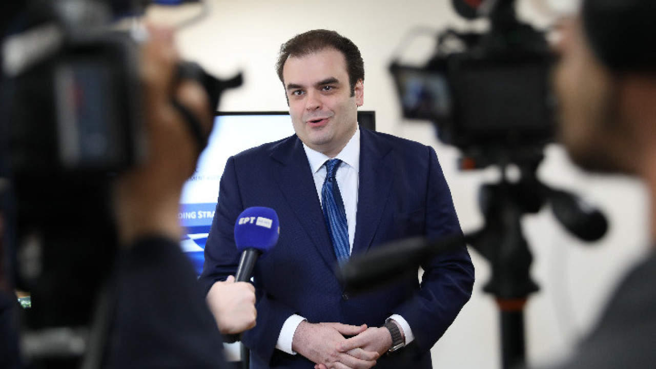 ΥΠΕΘΟ: Βιώσιμο και με καλύτερες προοπτικές από άλλες χώρες της ευρωζώνης το ελληνικό δημόσιο χρέος