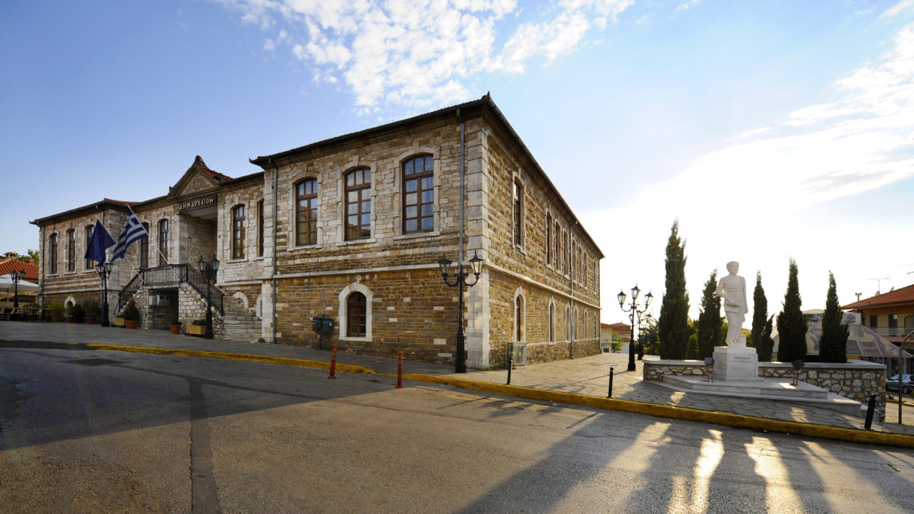 Βόλτα στον Πολύγυρο Χαλκιδικής | ΣΚΑΪ Βόλτα στον Πολύγυρο Χαλκιδικής | ΣΚΑΪ