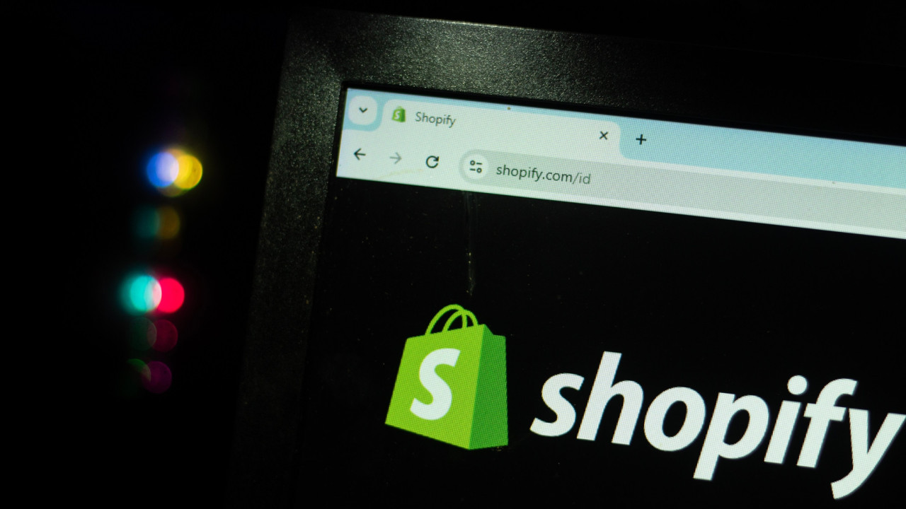 Η Shopify κάνει τη δημιουργία e-shop παιχνιδάκι