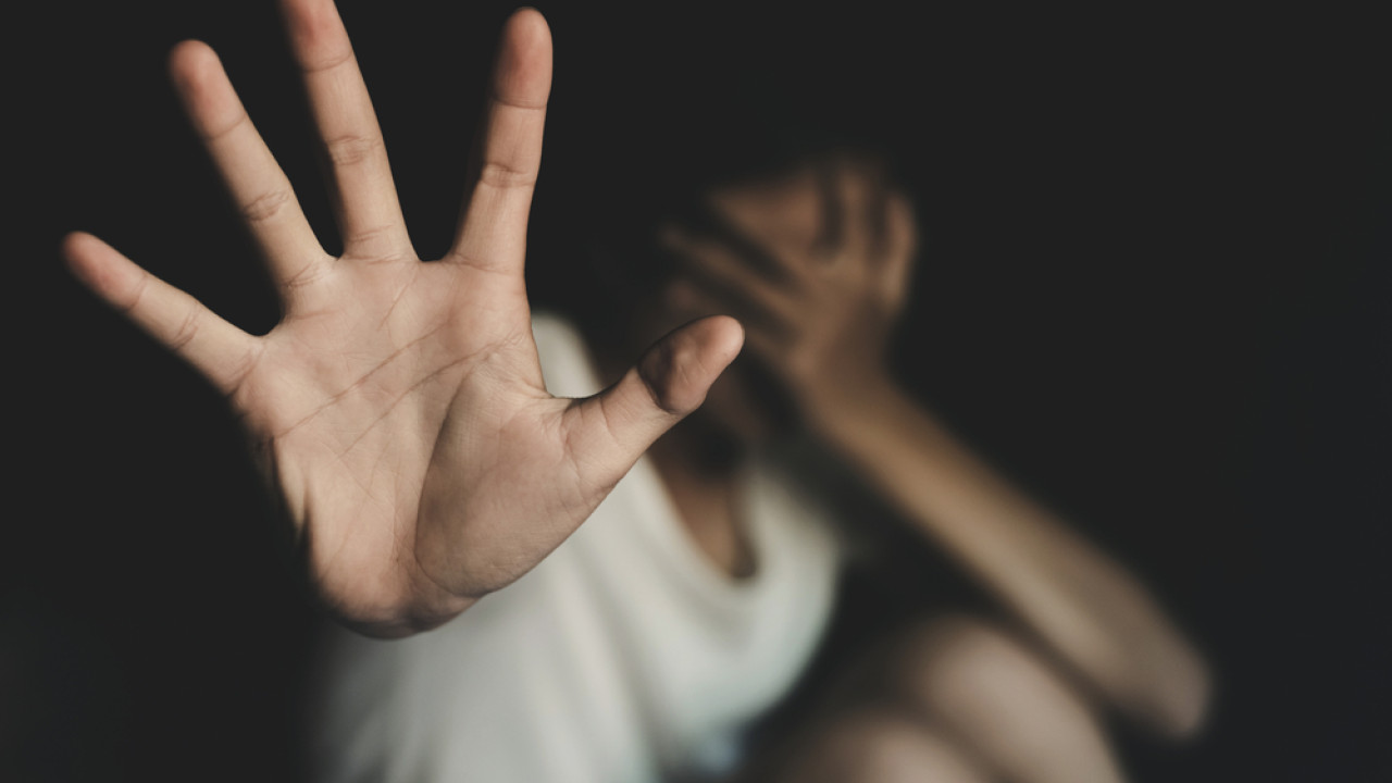 Ένας 24χρονος επιτέθηκε και δάγκωσε τη σύντροφό του - Έκαναν διακοπές στην Κρήτη