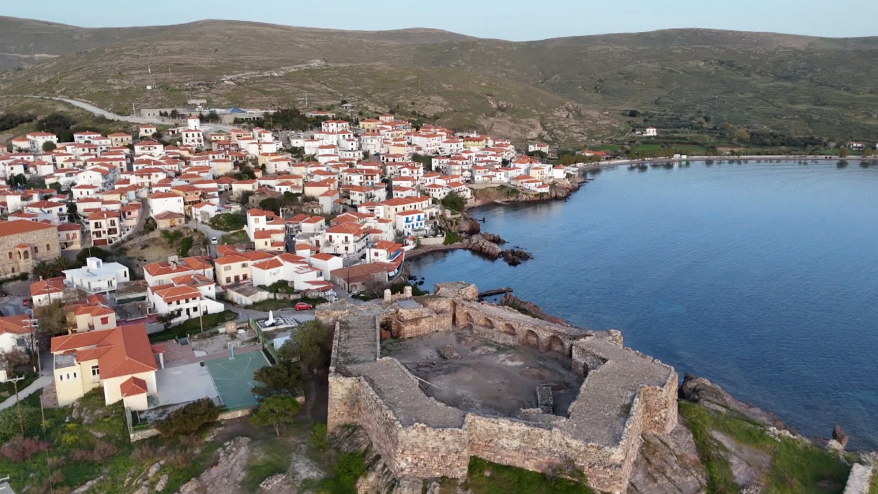 Λέσβος: Η γυναίκα που έγινε «λιμάνι» για χιλιάδες πρόσφυγες