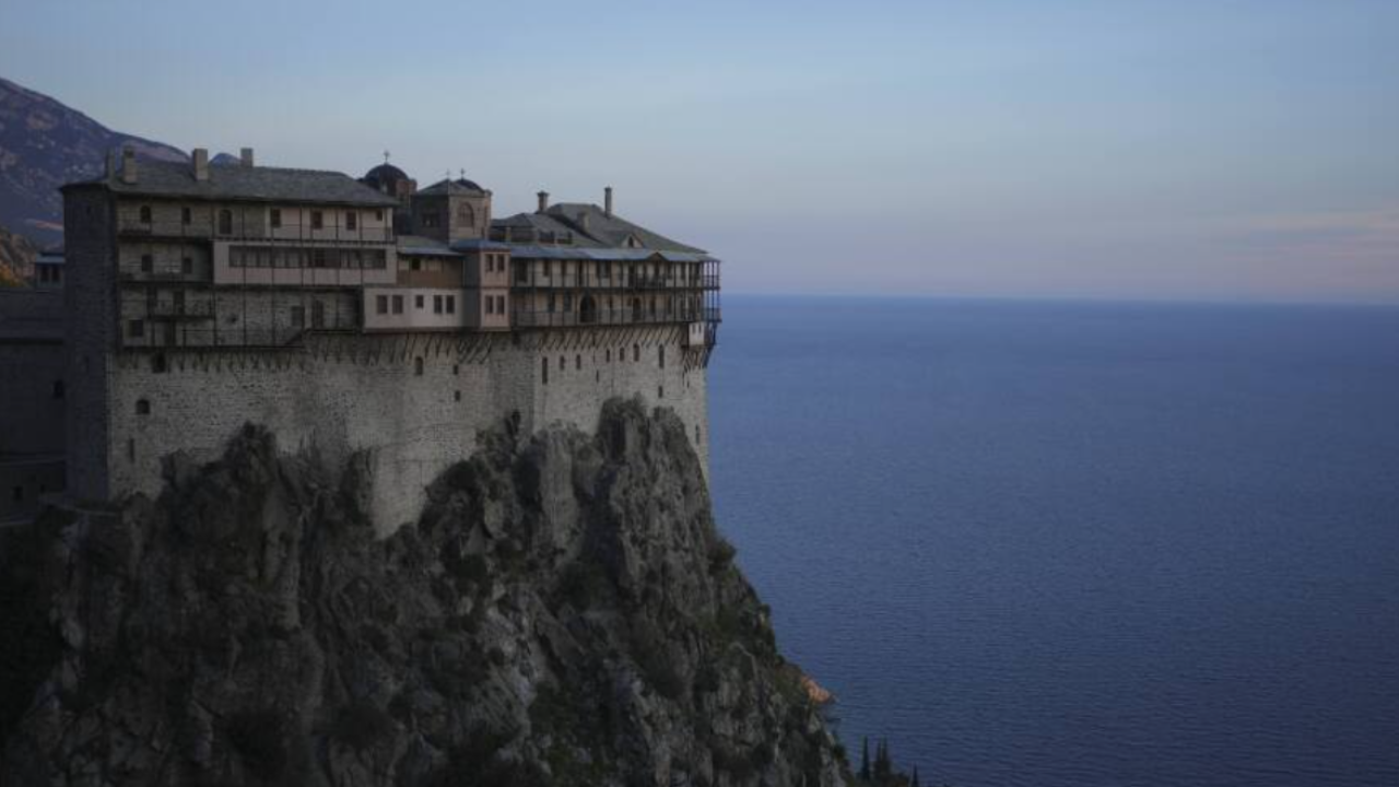 Άγιον Όρος: Το AP στη Σίμωνος Πέτρα, το μοναστήρι με τις 14 διαφορετικές εθνικότητες Άγιον Όρος: Το AP στη Σίμωνος Πέτρα, το μοναστήρι με τις 14 διαφορετικές εθνικότητες