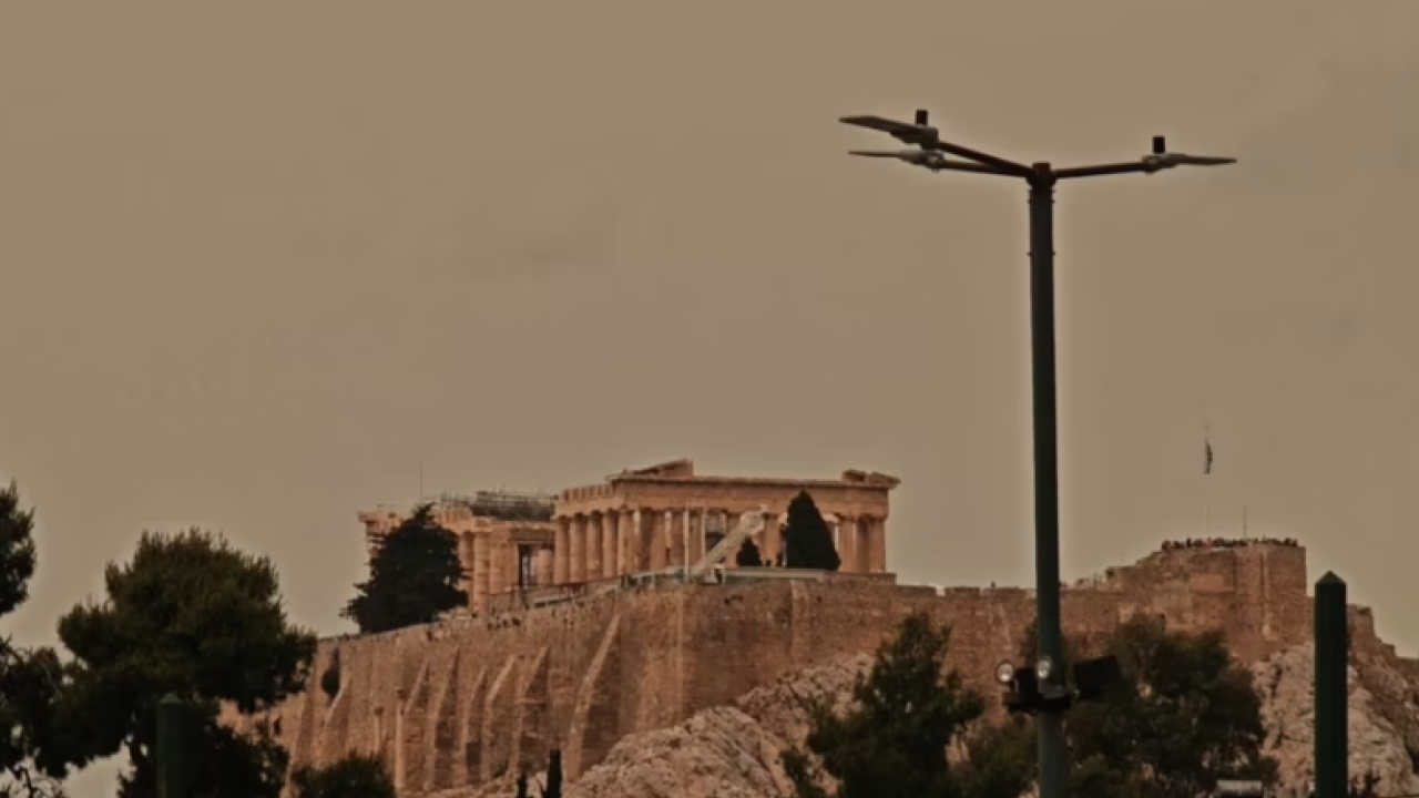 Θολό τοπίο στην Αθήνα με αφρικανική σκόνη και νεφώσεις – Βίντεο Θολό τοπίο στην Αθήνα με αφρικανική σκόνη και νεφώσεις – Βίντεο
