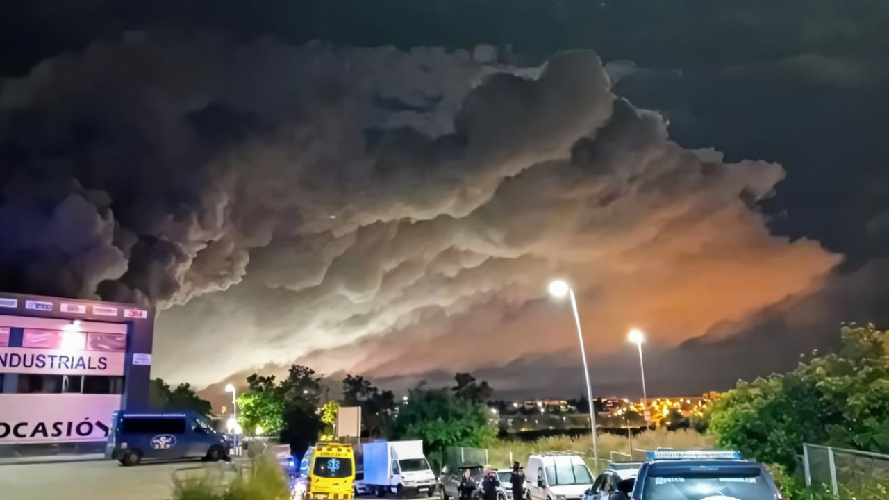 Καταλονία: 160.000 άνθρωποι καλούνται να παραμείνουν σπίτια τους λόγω τοξικού νέφους χλωρίου (video)