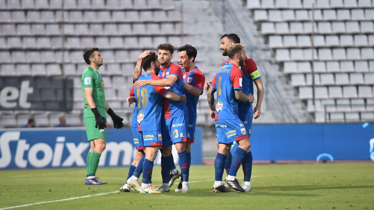 Πάρτι παραμονής με τριάρα για τον Βόλο