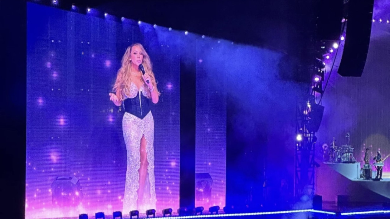 Mariah Carey: Με λαμπερό φόρεμα Celia Kritharioti στην παγκόσμια περιοδεία της Mariah Carey: Με λαμπερό φόρεμα Celia Kritharioti στην παγκόσμια περιοδεία της