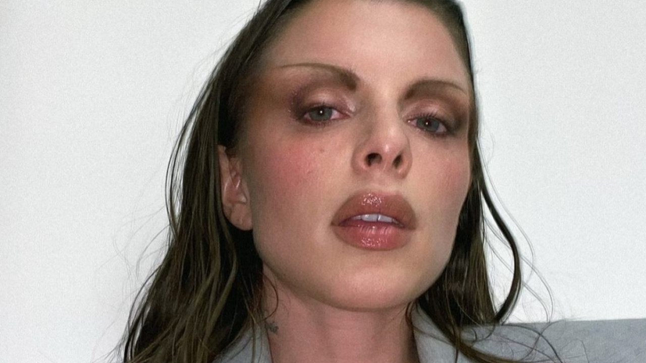 Η Kourtney Kardashian και η Julia Fox πόζαραν με εσώρουχα σε νέα καμπάνια