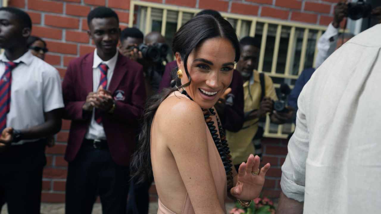 Meghan Markle: Θαυμάστρια την κατηγορεί ότι έπαθε εγκαύματα από τη συνταγή της για τα άλατα μπάνιου Meghan Markle: Θαυμάστρια την κατηγορεί ότι έπαθε εγκαύματα από τη συνταγή της για τα άλατα μπάνιου