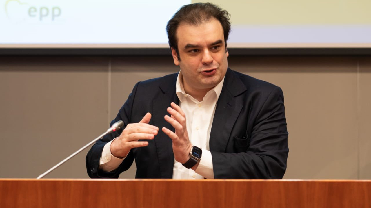 Πιερρακάκης: Η ΑΙ θα ενισχύσει την παραγωγικότητα και θα επιταχύνει την ανάπτυξη