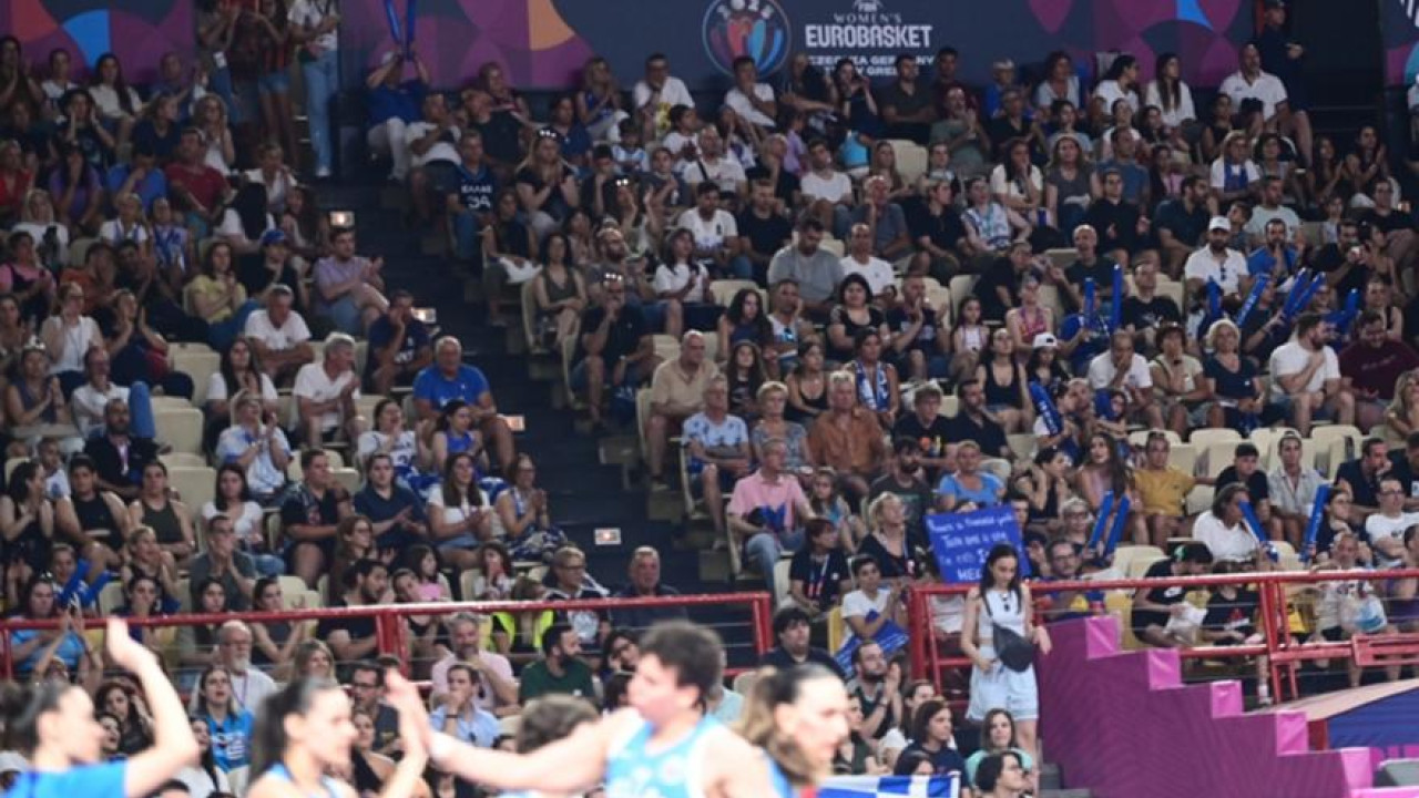 Ιστορικό ρεκόρ στο ΣΕΦ: 8860 φίλαθλοι στο πλευρό της Εθνικής Γυναικών με τη Γαλλία Ιστορικό ρεκόρ στο ΣΕΦ: 8860 φίλαθλοι στο πλευρό της Εθνικής Γυναικών με τη Γαλλία