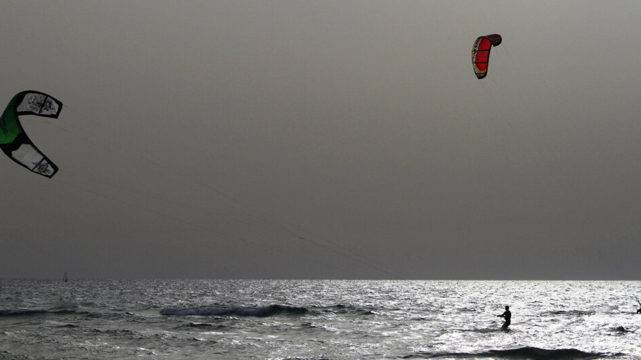 Ρόδος: Νεκρή 31χρονη τουρίστρια που έκανε kitesurfing Ρόδος: Νεκρή 31χρονη τουρίστρια που έκανε kitesurfing