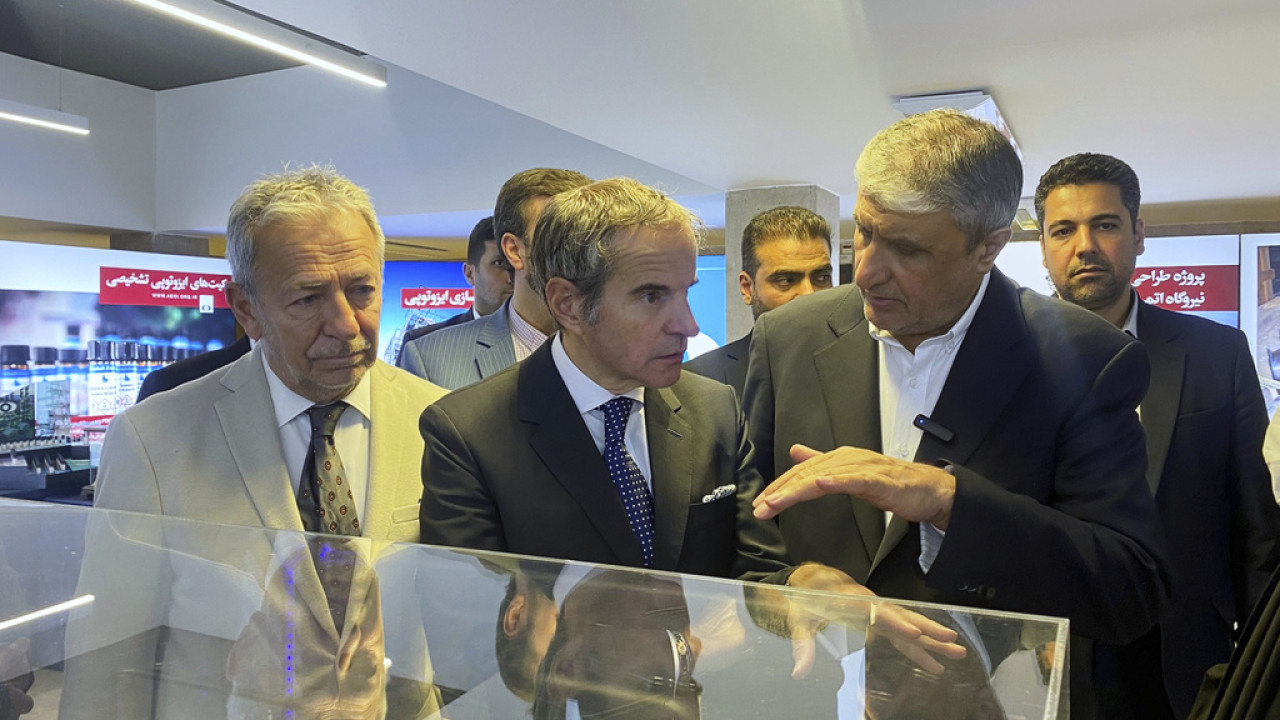 Το Ιράν ενέκρινε νόμο για αναστολή της συνεργασίας με τον ΙΑΕΑ 