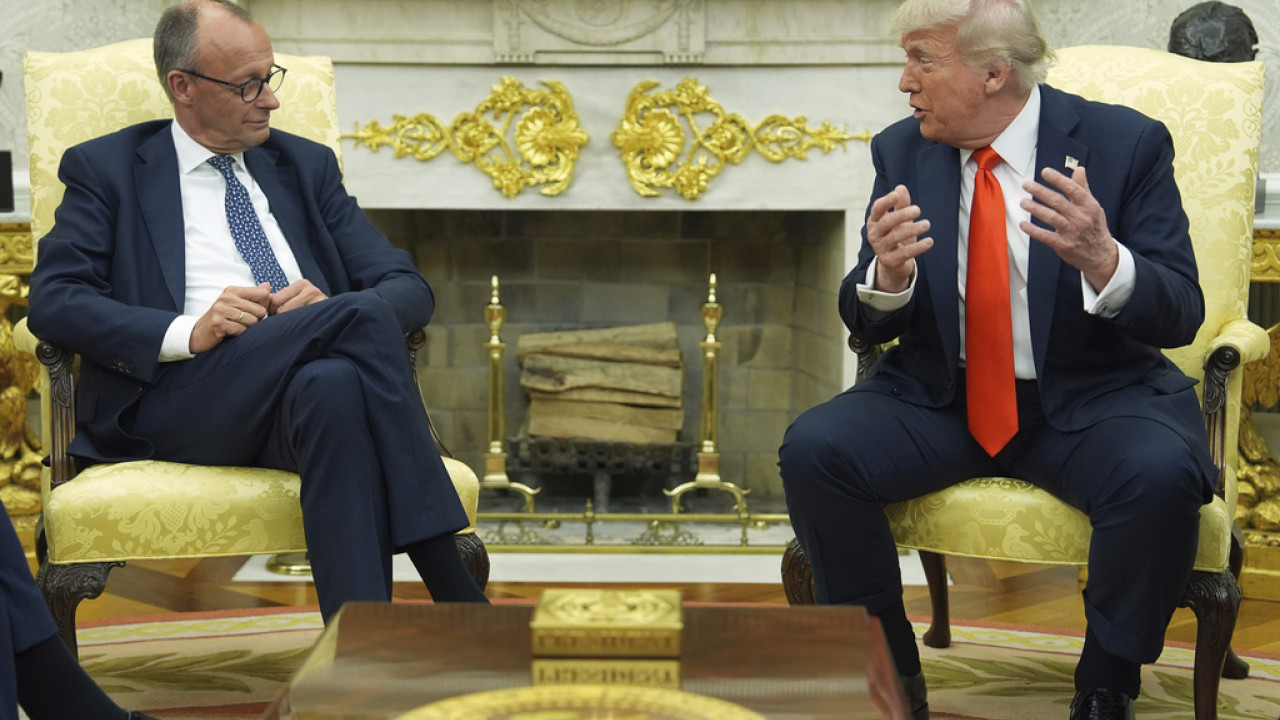 Ο Τραμπ «τρόλαρε» τον Μερτς για την Απόβαση στη Νορμανδία Ο Τραμπ «τρόλαρε» τον Μερτς για την Απόβαση στη Νορμανδία