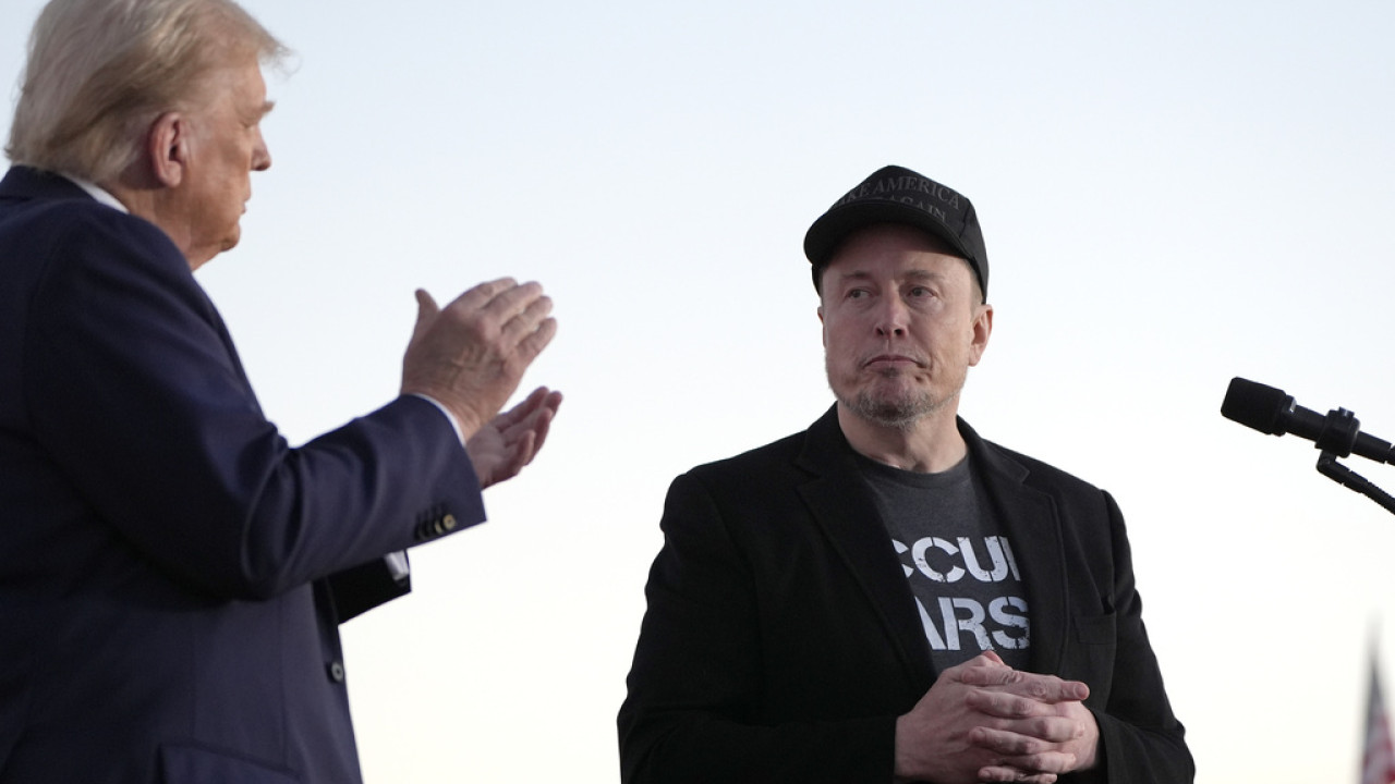 The bromance is back: «Μου αρέσει η Tesla», λέει τώρα ο Τραμπ The bromance is back: «Μου αρέσει η Tesla», λέει τώρα ο Τραμπ
