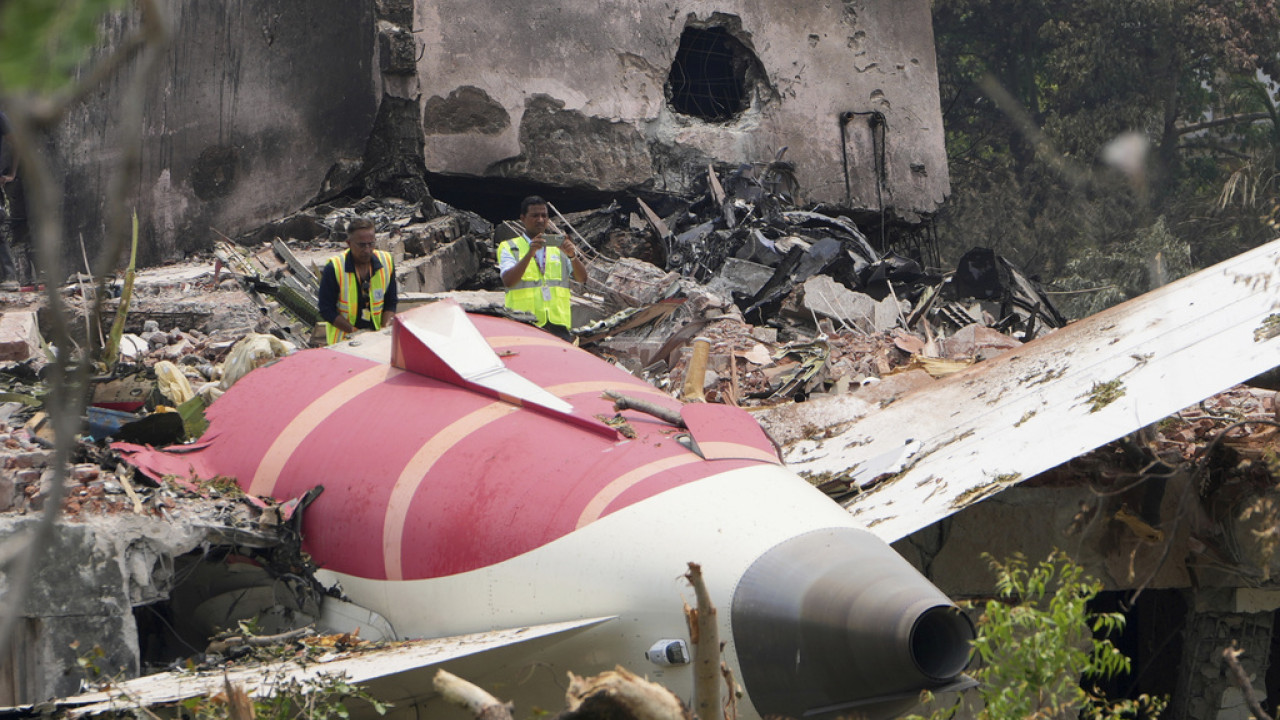 Πώς κατάφερε «ο ήρωας» ο πιλότος της Air India να σώσει δεκάδες ζωές την τελευταία στιγμή Πώς κατάφερε «ο ήρωας» ο πιλότος της Air India να σώσει δεκάδες ζωές την τελευταία στιγμή