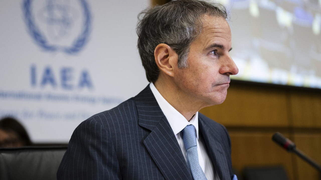 «Να ξαναρχίσουν οι επιθεωρήσεις στις πυρηνικές εγκαταστάσεις του Ιράν» ζητά ο Γκρόσι