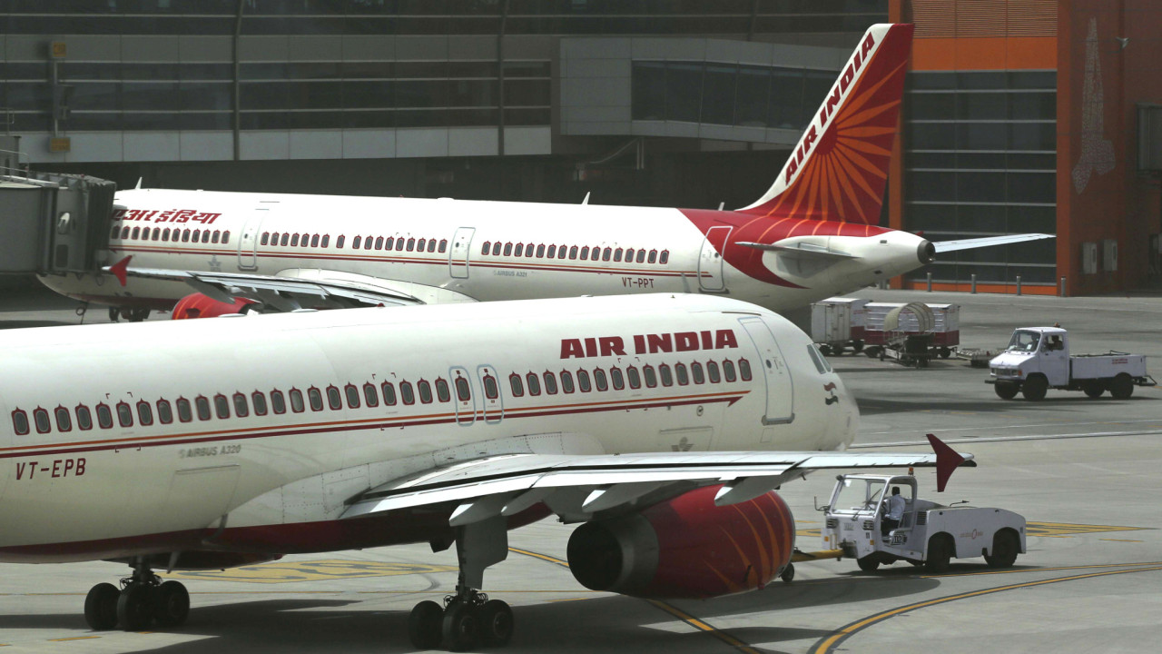 Αεροσκάφος Dreamliner της Air India επέστρεψε στο Χονγκ Κονγκ μετά από τεχνικό πρόβλημα Αεροσκάφος Dreamliner της Air India επέστρεψε στο Χονγκ Κονγκ μετά από τεχνικό πρόβλημα