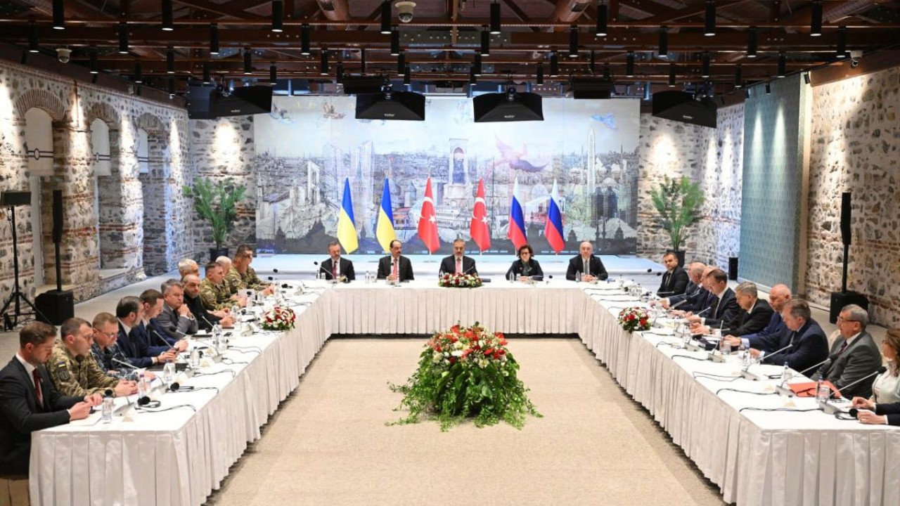 Ρωσία – Ουκρανία ξανά στην Κωνσταντινούπολη σήμερα για νέες ειρηνευτικές συνομιλίες ενώ το χάσμα μεταξύ τους παραμένει 