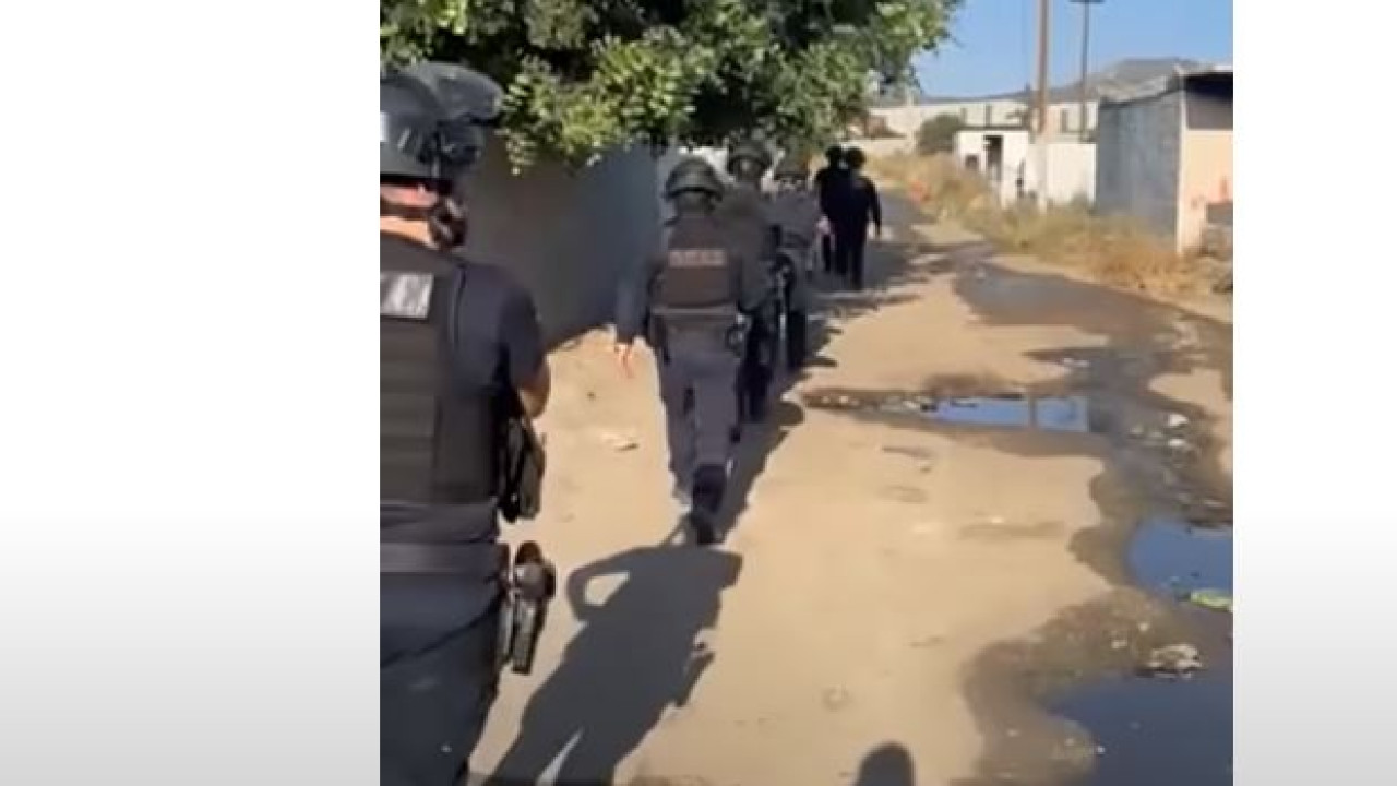 Επιχείρηση της ΕΛ.ΑΣ. στη Μάνδρα: Ηλεκτροδοτούνταν σπίτια παράνομα