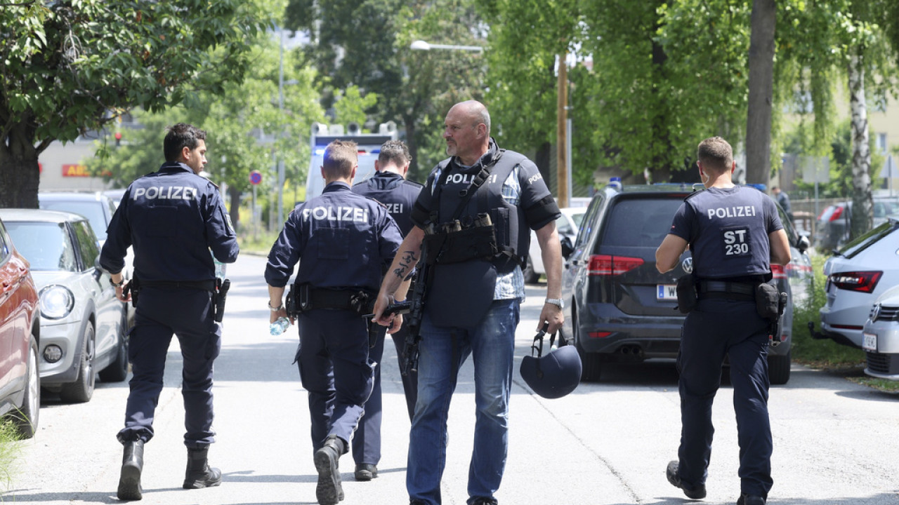 Αυστρία: 9 οι νεκροί – 28 τραυματίες στο Γκρατς – Δείτε βίντεο Αυστρία: 9 οι νεκροί – 28 τραυματίες στο Γκρατς – Δείτε βίντεο