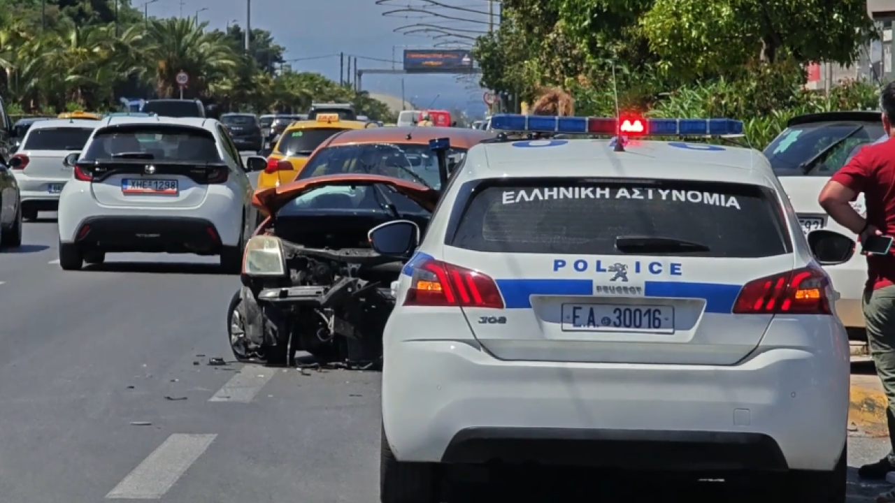 Συγγρού: Καραμπόλα με 4 οχήματα – Δείτε βίντεο