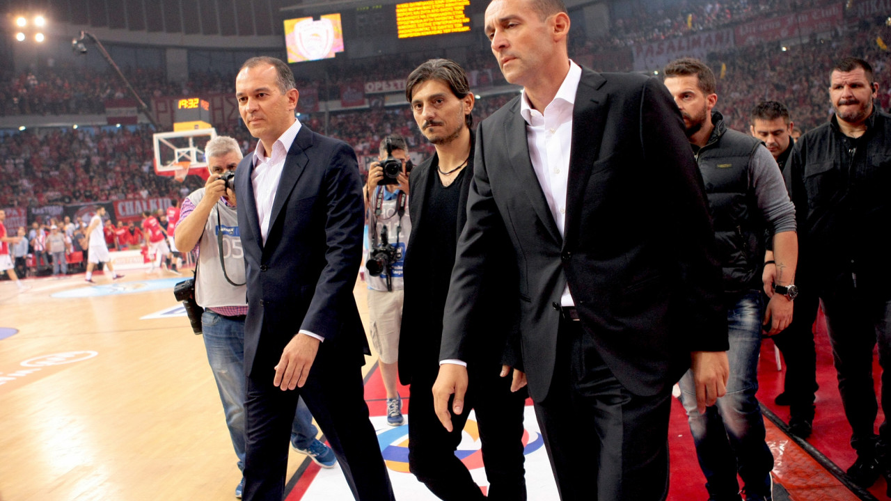 Αγγελόπουλοι: «Απορρίπτεται ως απαράδεκτη η πρόσκληση να καθίσουμε στο ίδιο τραπέζι με τον καταζητούμενο Γιαννακόπουλο» Αγγελόπουλοι: «Απορρίπτεται ως απαράδεκτη η πρόσκληση να καθίσουμε στο ίδιο τραπέζι με τον καταζητούμενο Γιαννακόπουλο»