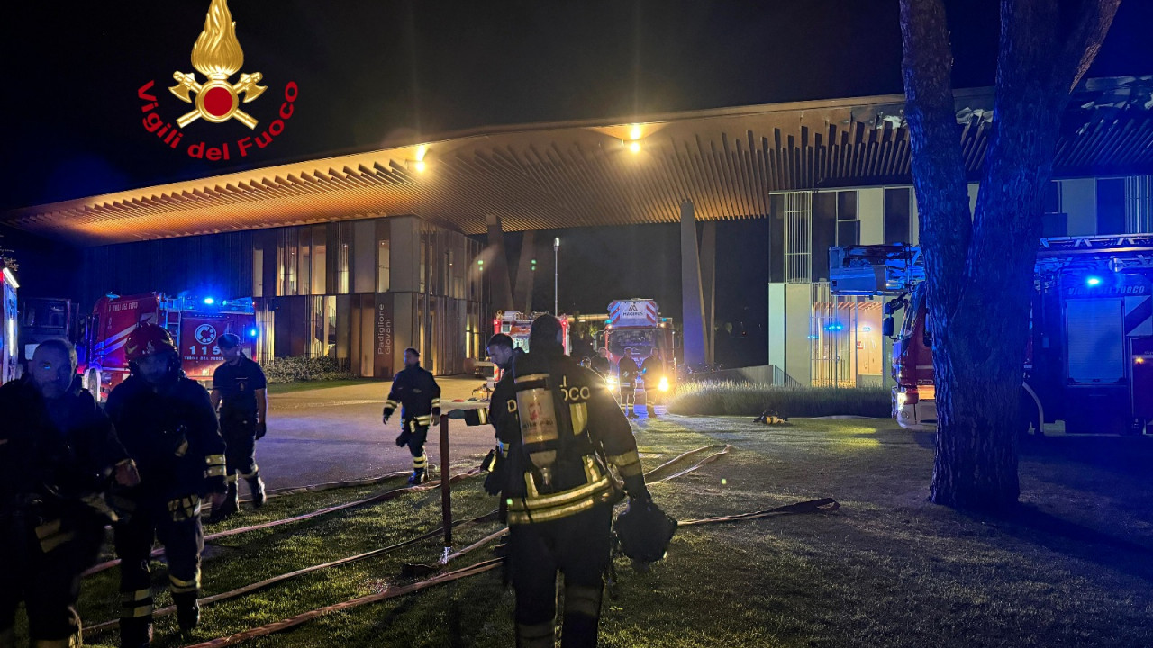 Ιταλία: μεγάλη γωτιά τα ξημερώματα στο προπονητικό κέντρο της Φιορεντίνα – Βίντεο Ιταλία: μεγάλη γωτιά τα ξημερώματα στο προπονητικό κέντρο της Φιορεντίνα – Βίντεο