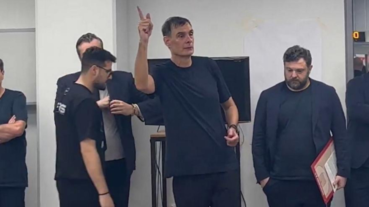 Η ομιλία του Μπαρτζώκα στους παίκτες του Ολυμπιακού μετά το «διπλό» στο ΟΑΚΑ