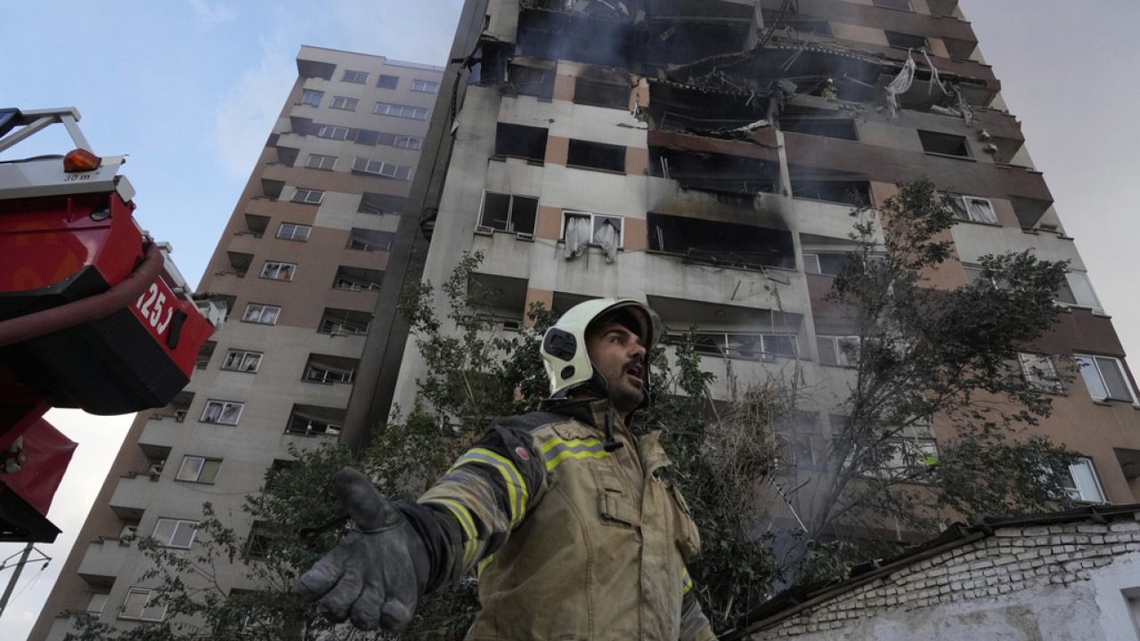 Η Μέση Ανατολή φλέγεται: Επίθεση του Ισραήλ στο Ιράν - Με σκληρή τιμωρία απειλεί ο Χαμενεΐ