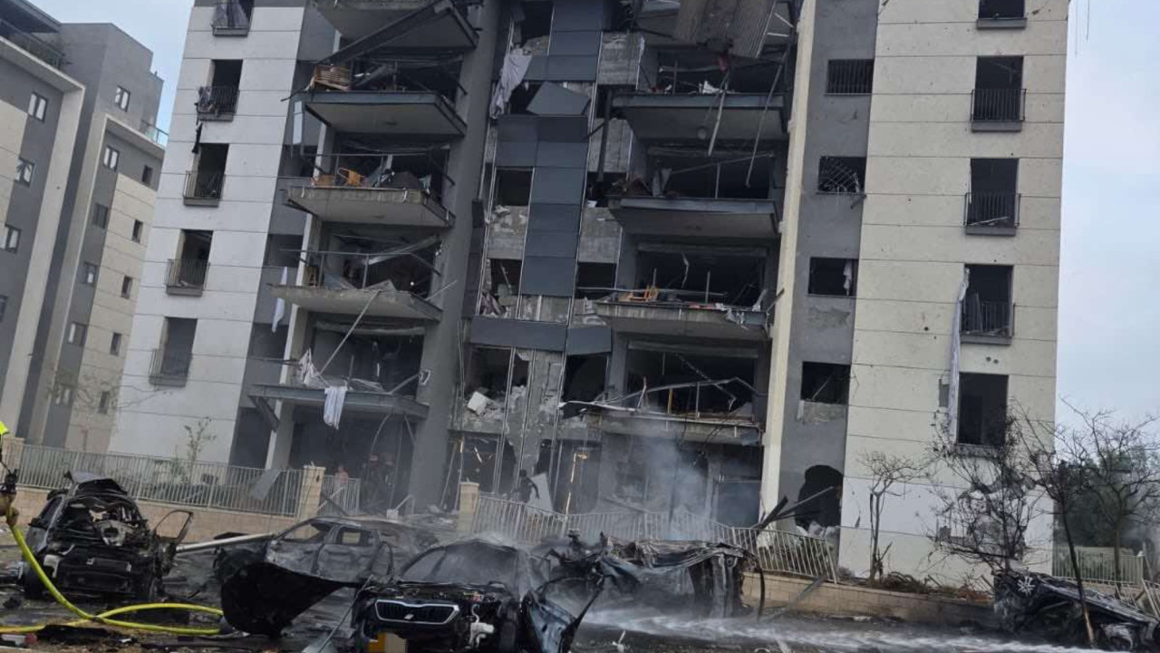 Ανάσα ή μπλόφα οι 2 εβδομάδες του Τραμπ; - Νέο χτύπημα του Ιράν στην ισραηλινή πόλη Μπερ Σεβά