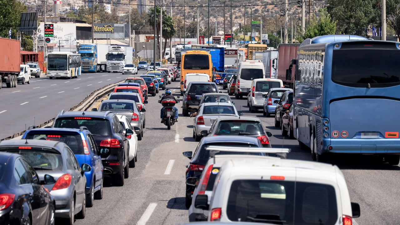 Πετρούπολη: Στο ΚΑΤ 46χρονη – Δέχθηκε επίθεση από οδηγό για την προτεραιότητα
