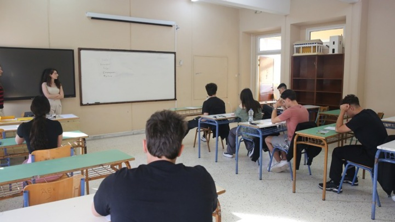 Πανελλήνιες: Εκτιμήσεις των βάσεων εισαγωγής στα ΑΕΙ Πανελλήνιες: Εκτιμήσεις των βάσεων εισαγωγής στα ΑΕΙ