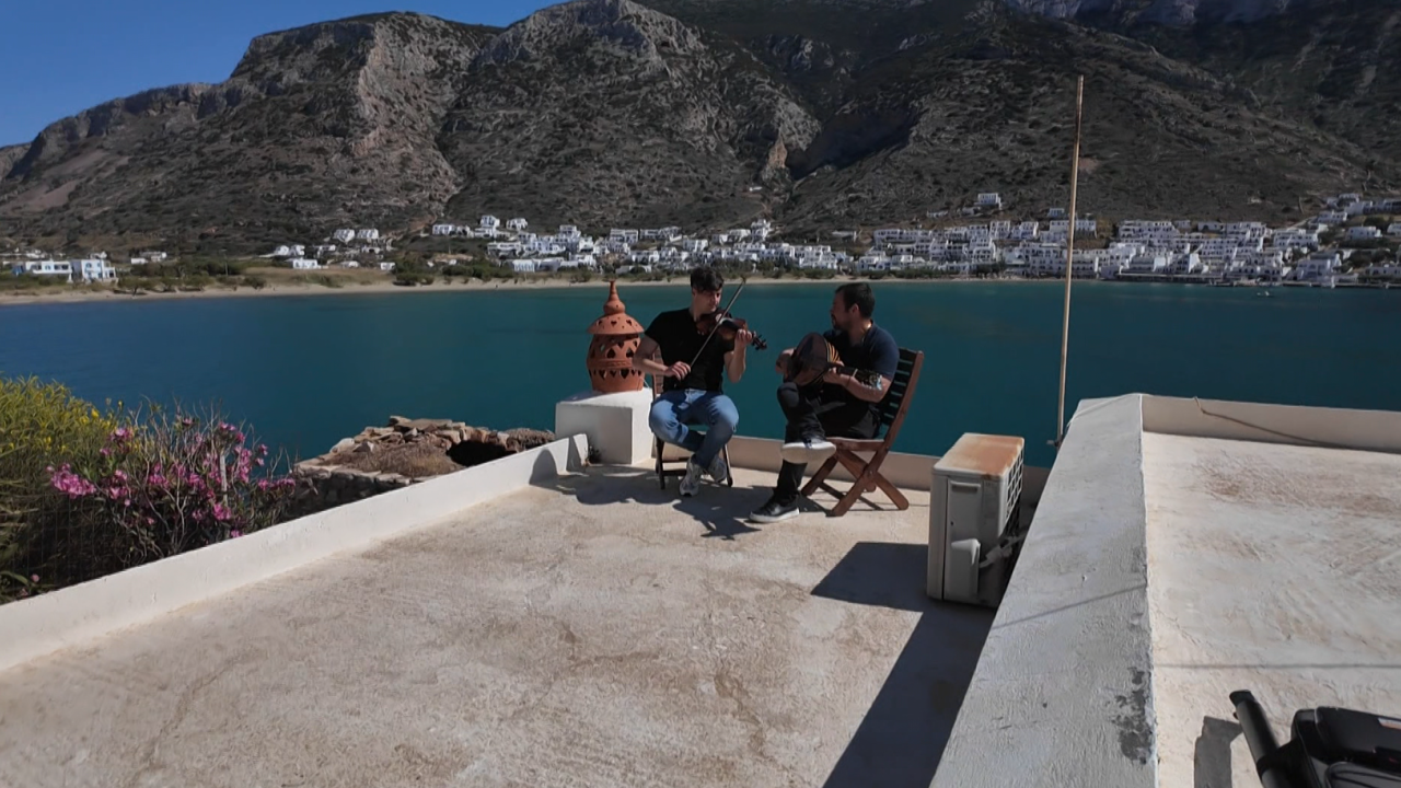Το τακίμι: Βιολί και λαούτο, η μουσική ψυχή του νησιού