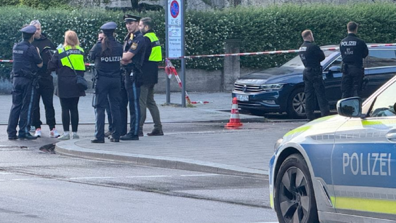 Μόναχο: Πολλοί τραυματίες από επίθεση γυναίκας με μαχαίρι – Νεκρή η 30χρονη Μόναχο: Πολλοί τραυματίες από επίθεση γυναίκας με μαχαίρι – Νεκρή η 30χρονη