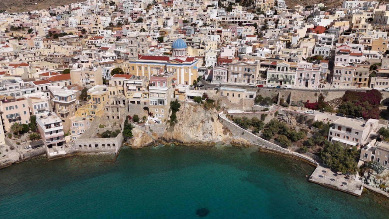 «Όπου Υπάρχει Ελλάδα»: Στην Αρχόντισσα των Κυκλάδων, τη Σύρο – Σήμερα στις 14.45 στον ΣΚΑΪ