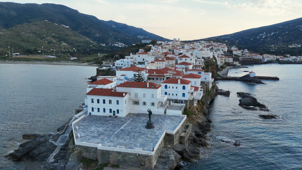 «Όπου Υπάρχει Ελλάδα» στο βορειότερο νησί των Κυκλάδων, την Άνδρο – Σήμερα στις 14.45 στον ΣΚΑΪ