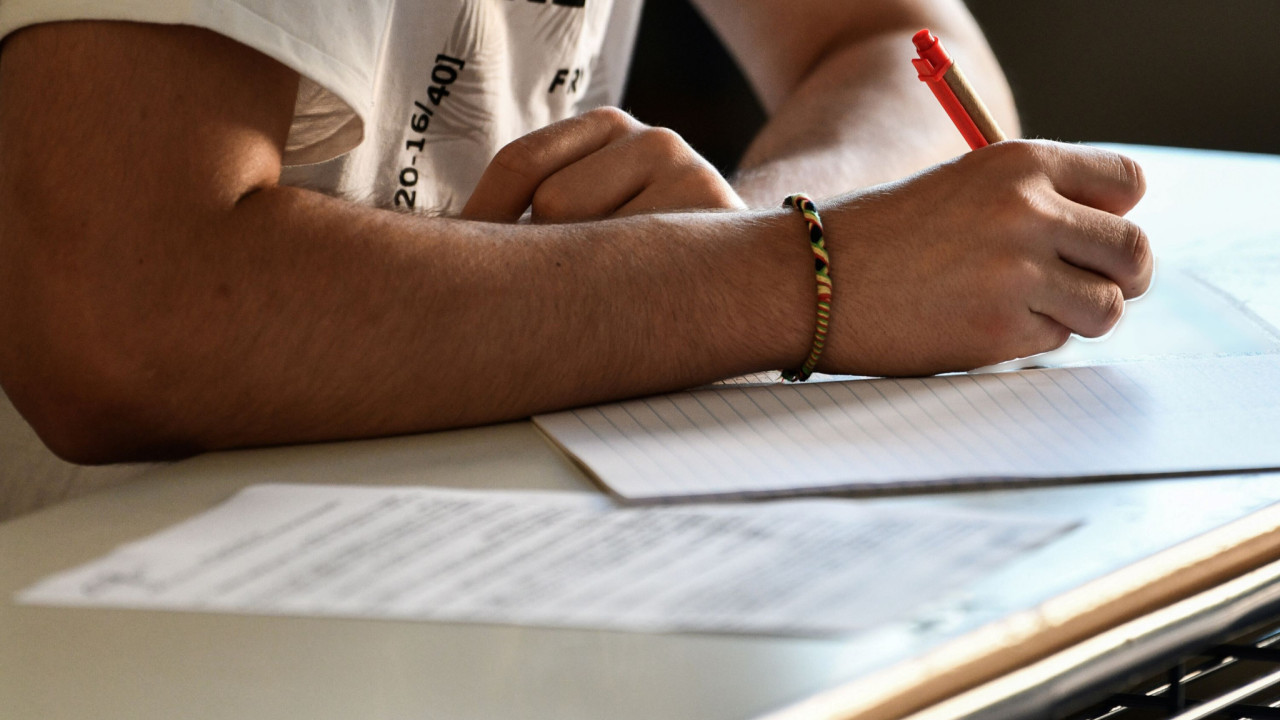 Πανελλαδικές 2025: Δείτε τα θέματα και τις απαντήσεις σε Λατινικά, Χημεία και Πληροφορική για τα ΓΕΛ