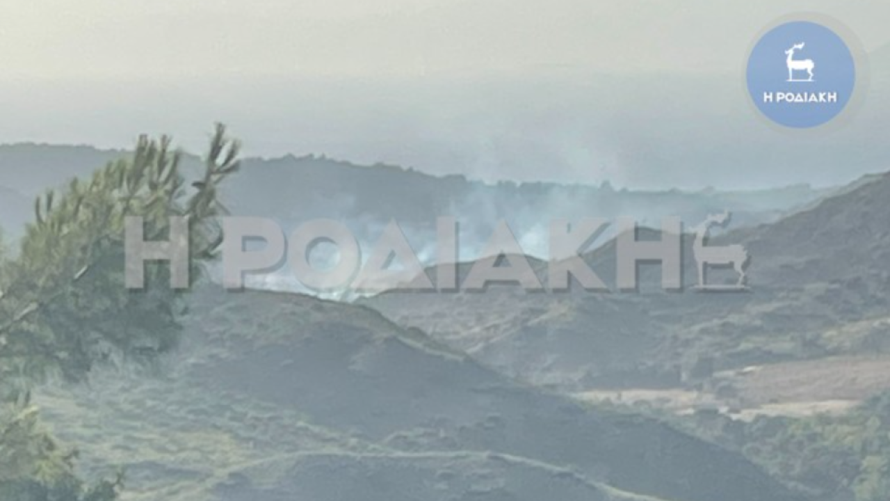 Φωτιά στο Θεολόγο Ρόδου - Επιχειρούν 3 αεροσκάφη