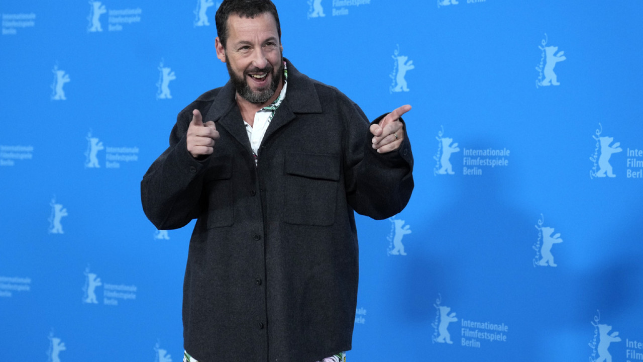 Ο Άνταμ Σάντλερ ξεκινά μεγάλη περιοδεία με stand up comedy στην Αμερική το φθινόπωρο