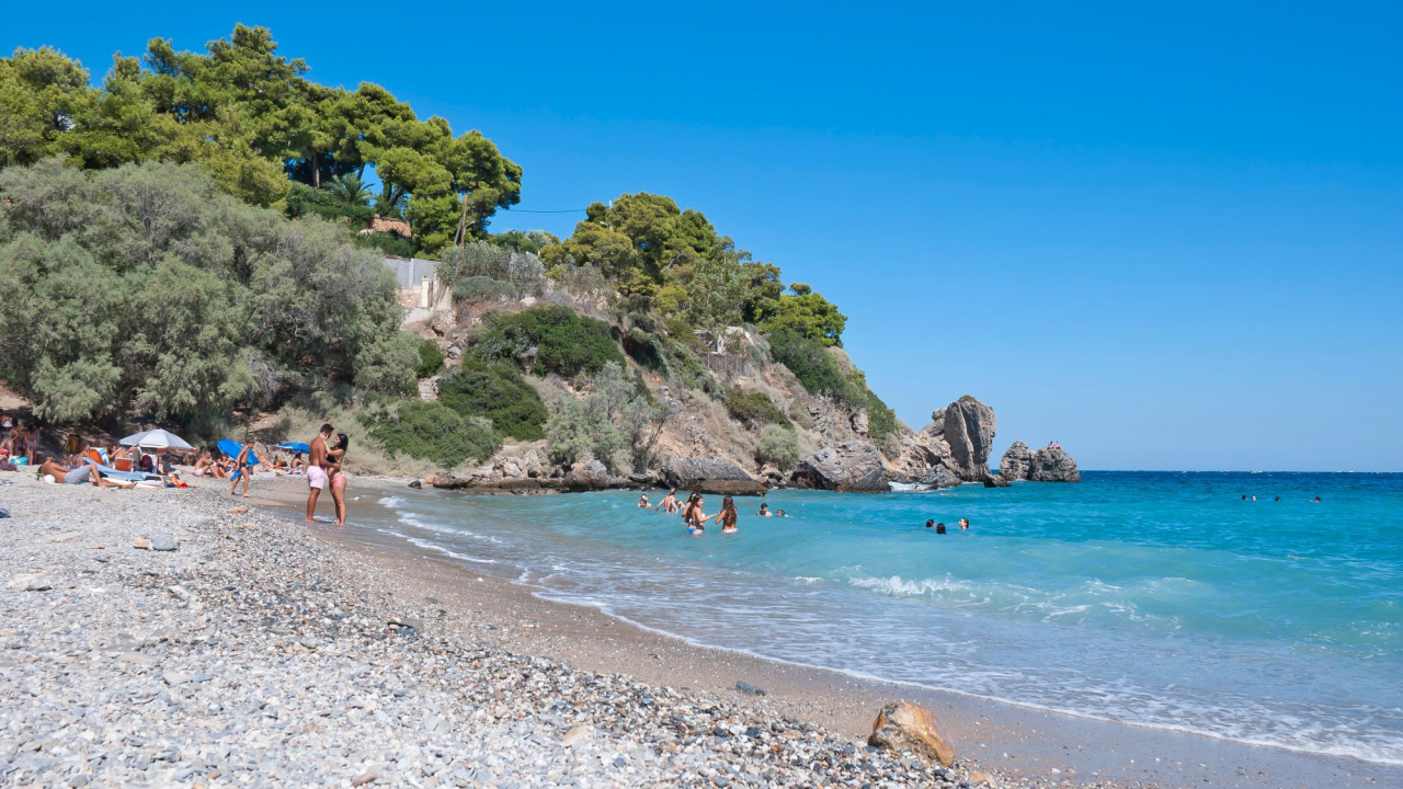 Τρεις ελεύθερες και ονειρεμένες παραλίες στην Αττική για μπάνιο και χαλάρωση
