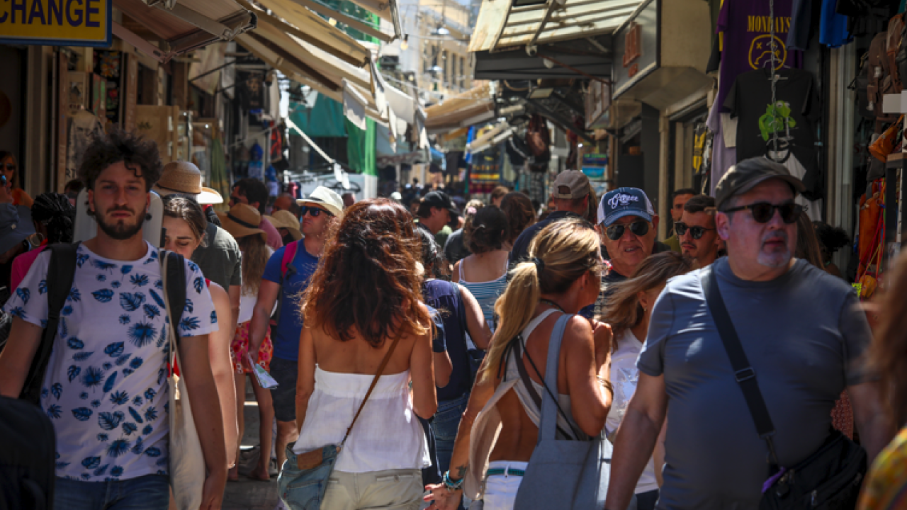 Πλάκα: Πέντε συλλήψεις για κλοπές σε τουρίστες Πλάκα: Πέντε συλλήψεις για κλοπές σε τουρίστες
