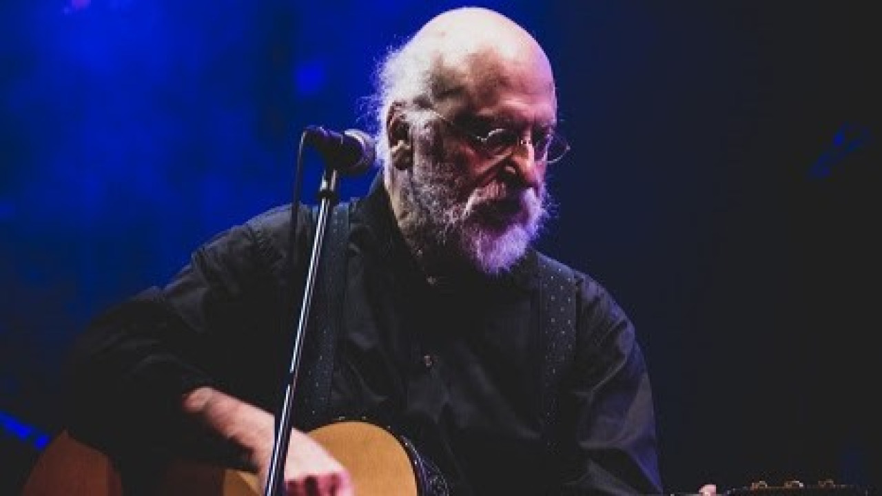 Αλκίνοος Ιωαννίδης: Στη σκηνή με τον Σαββόπουλο για το Rockwave Festival Αλκίνοος Ιωαννίδης: Στη σκηνή με τον Σαββόπουλο για το Rockwave Festival