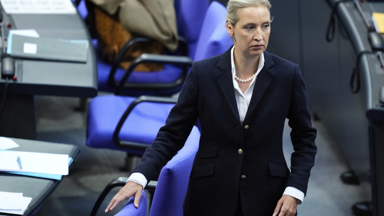 «Θλιμμένη» η αρχηγός της AfD για τη διαμάχη Τραμπ και Μασκ