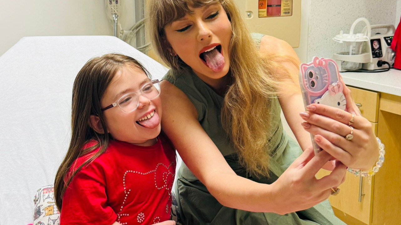 Taylor Swift: Επισκέφθηκε νοσοκομείο της Φλόριντα και χάρισε χαμόγελα σε παιδιά (video-φωτό) Taylor Swift: Επισκέφθηκε νοσοκομείο της Φλόριντα και χάρισε χαμόγελα σε παιδιά (video-φωτό)